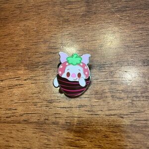 Disney Munchlings Series 2 Mystery Pin Piglet Chocolate Dipped Strawberry